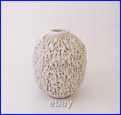 A White Hedgehog vase Chamotte Gunnar Nylund Rörstrand