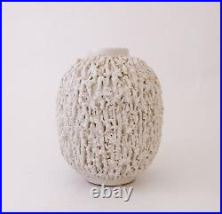 A White Hedgehog vase Chamotte Gunnar Nylund Rörstrand