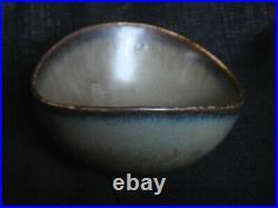 Gunnar Nylund organic form dish for Rorstrand, Swedish studio ceramic