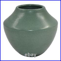 Haeger 2001 Modern Deco Art Pottery Mottled Matte Green Ribbed Ceramic Vase 541