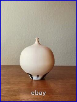 Rose Cabat Pottery Feelie Vase Creamy White Onion