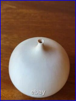 Rose Cabat Pottery Feelie Vase Creamy White Onion