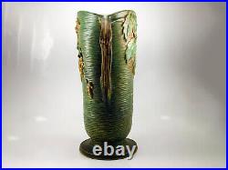 Roseville Bushberry Dark Green Pottery Ceramic Vase 38-12 ca. 1941 Nice Mold