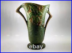 Roseville Bushberry Dark Green Pottery Ceramic Vase 38-12 ca. 1941 Nice Mold