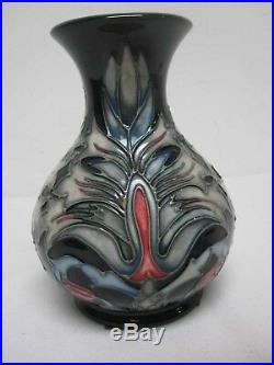 Signed William Moorcroft Snakehead 6 1/4 Art Pottery Vase Excellent Condition