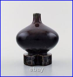 Sven Wejsfelt for Gustavsberg Studio Hand. Unique vase on foot in glazed ceramic