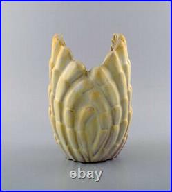 Vicke lindstrand for Upsala-Ekeby. Art deco mussel shaped vase in glazed ceramic