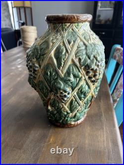Vintage Majolica Grape Vine Leaves Trellis Ceramic Art Pottery Vase Signed Vintage Majolica Grape Vine Leaves Trellis Ceramic Art Pottery Vase Signed