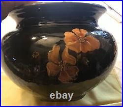 Weller pottery'Dickens Ware 204' Vase